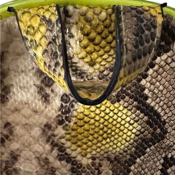 Victoria’s Secret Neon Green Vinyl & Snakeskin Pattern Backpack Bag w/Gold Chain - Picture 11 of 12
